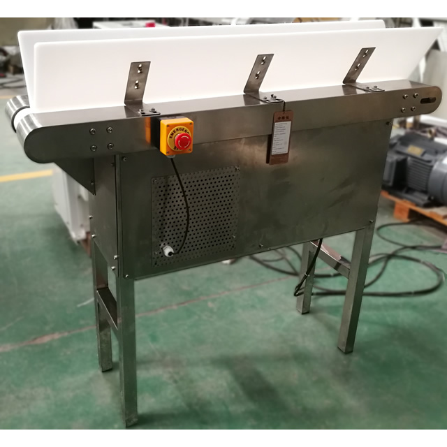 Convoyeur d'alimentation automatique pour paille